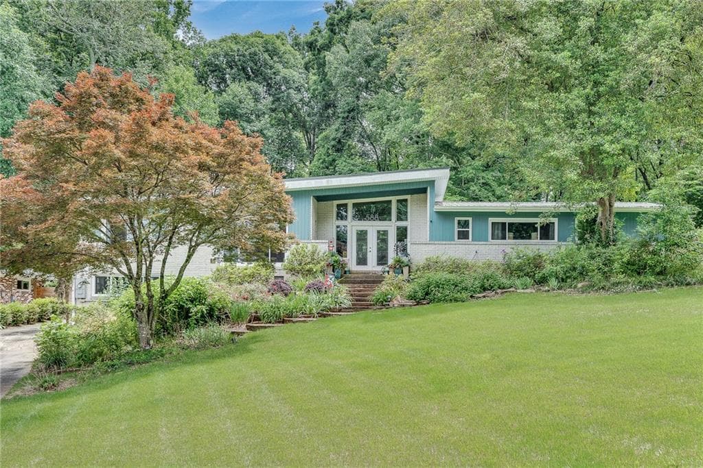 588 Kenilworth Circle, Stone Mountain, GA 30083 — most recent listing photo