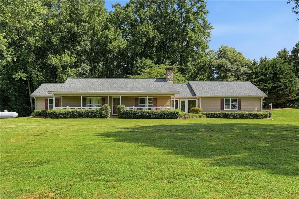 3 bedroom, 2 bathroom, 1,528 sq ft single family residence for sale at 4920 Mccoy Circle, Cumming, GA 30040