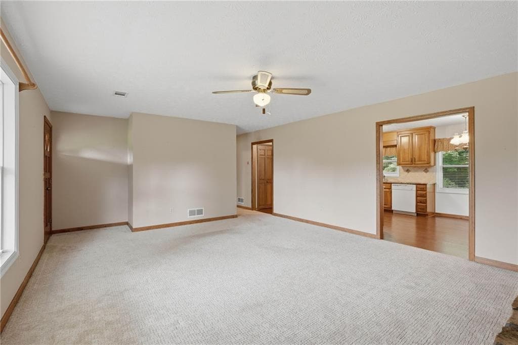 3 bedroom, 2 bathroom, 1,528 sq ft single family residence for sale at 4920 Mccoy Circle, Cumming, GA 30040 — photo 4