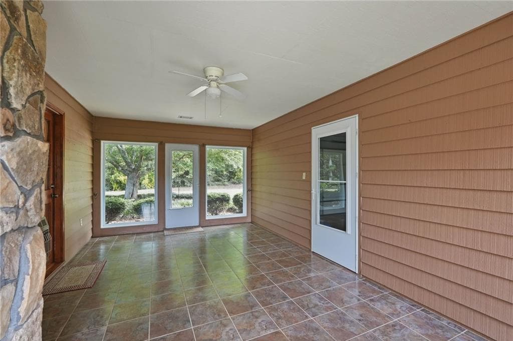3 bedroom, 2 bathroom, 1,528 sq ft single family residence for sale at 4920 Mccoy Circle, Cumming, GA 30040 — photo 9