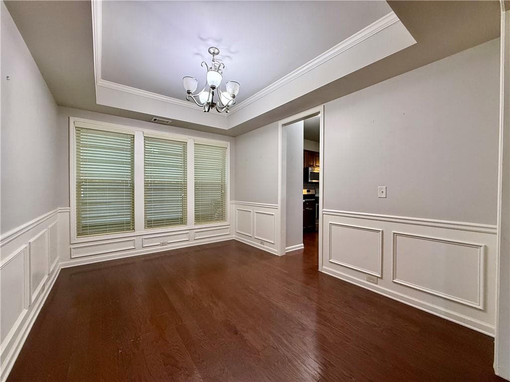 3 bedroom, 3 bathroom, 2,375 sq ft single family residence for sale at 5115 Breezewood Circle, Alpharetta, GA 30004 — photo 2