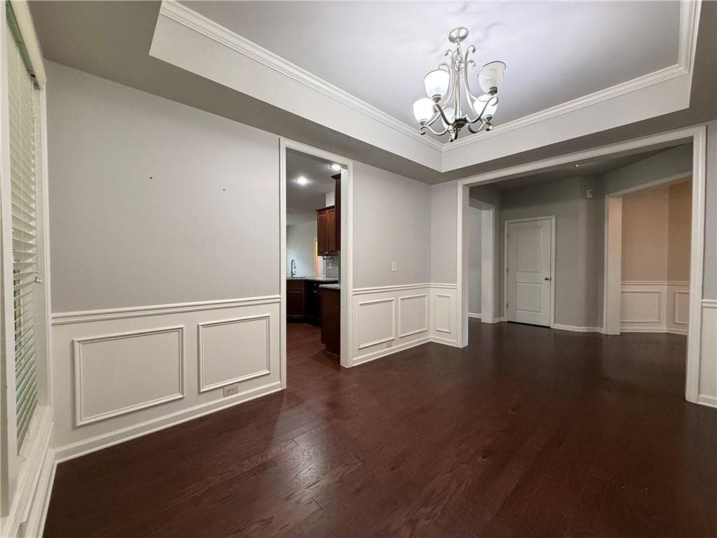 3 bedroom, 3 bathroom, 2,375 sq ft single family residence for sale at 5115 Breezewood Circle, Alpharetta, GA 30004 — photo 3