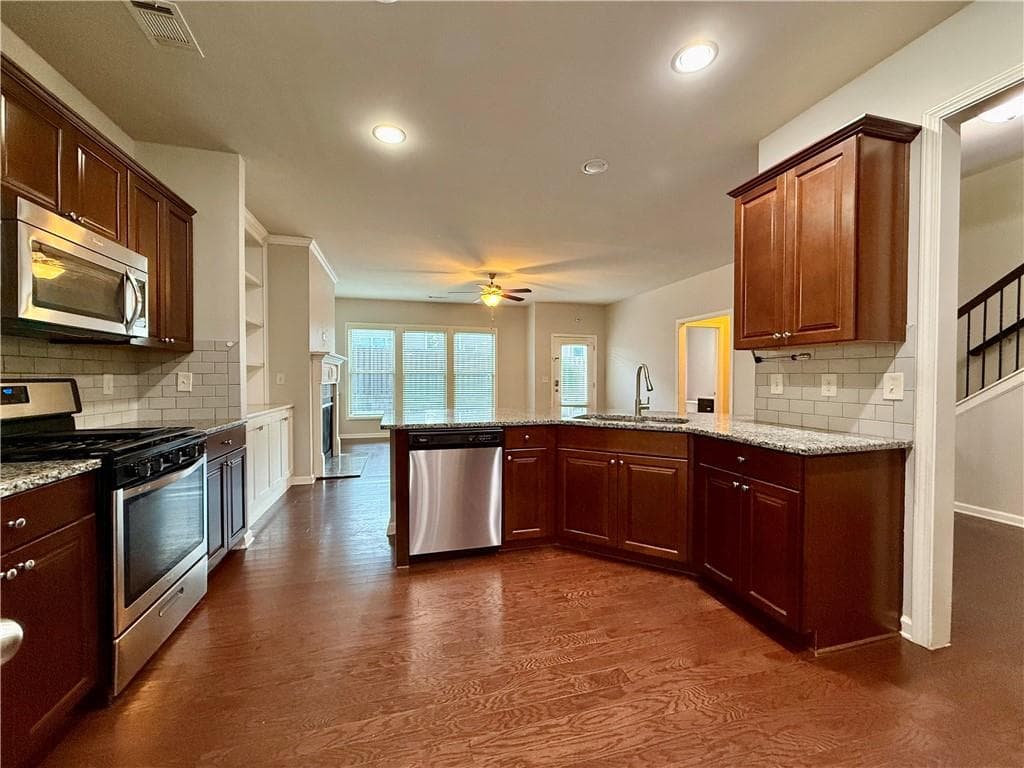 3 bedroom, 3 bathroom, 2,375 sq ft single family residence for sale at 5115 Breezewood Circle, Alpharetta, GA 30004 — photo 4