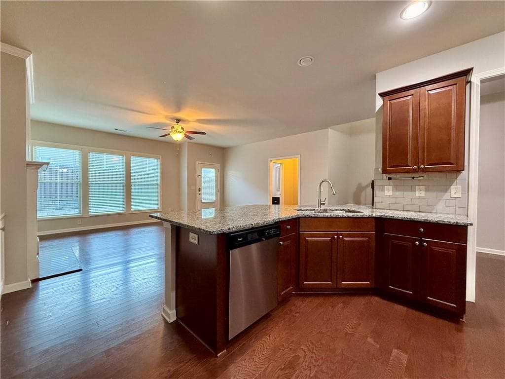 3 bedroom, 3 bathroom, 2,375 sq ft single family residence for sale at 5115 Breezewood Circle, Alpharetta, GA 30004 — photo 6