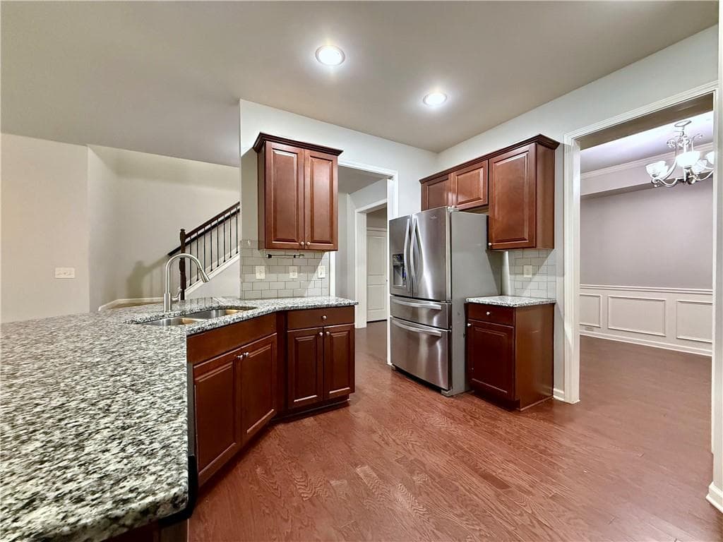 3 bedroom, 3 bathroom, 2,375 sq ft single family residence for sale at 5115 Breezewood Circle, Alpharetta, GA 30004 — photo 7