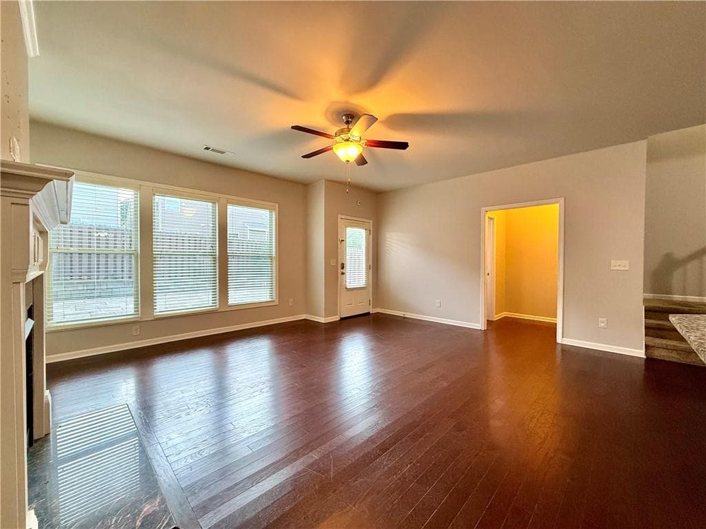 3 bedroom, 3 bathroom, 2,375 sq ft single family residence for sale at 5115 Breezewood Circle, Alpharetta, GA 30004 — photo 9
