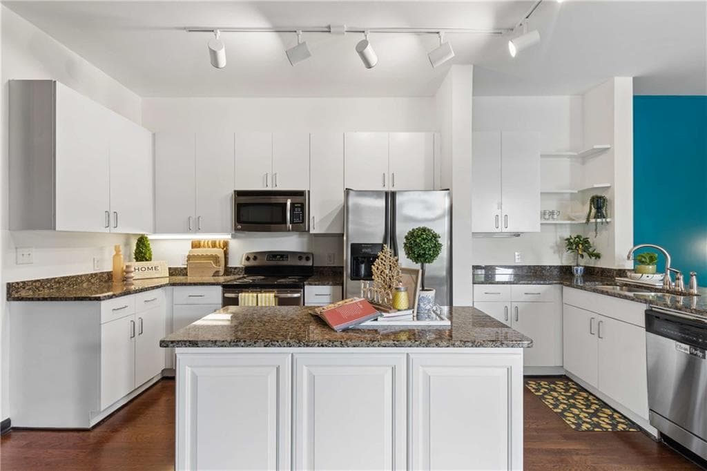 2 bedroom, 2 bathroom, 1,223 sq ft condominium for sale at 5300 Peachtree Road 2605, Atlanta, GA 30341 — photo 9