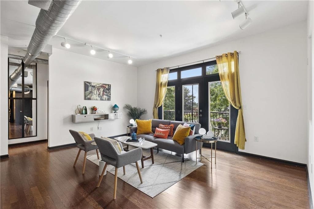 2 bedroom, 2 bathroom, 1,223 sq ft condominium for sale at 5300 Peachtree Road 2605, Atlanta, GA 30341 — photo 4