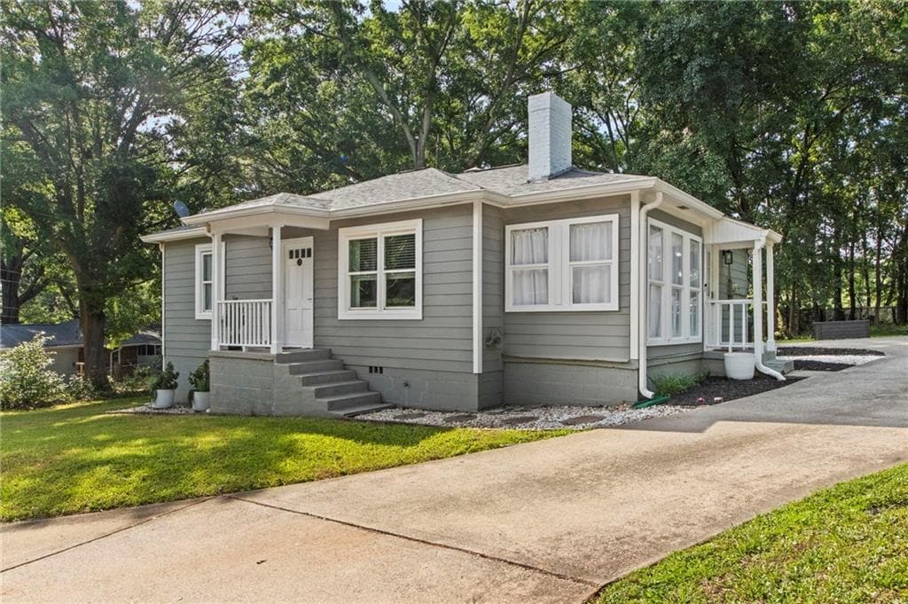 3 bedroom, 2 bathroom, 1,389 sq ft single family residence for sale at 3465 Woodlawn Circle, Tucker, GA 30084 — photo 2
