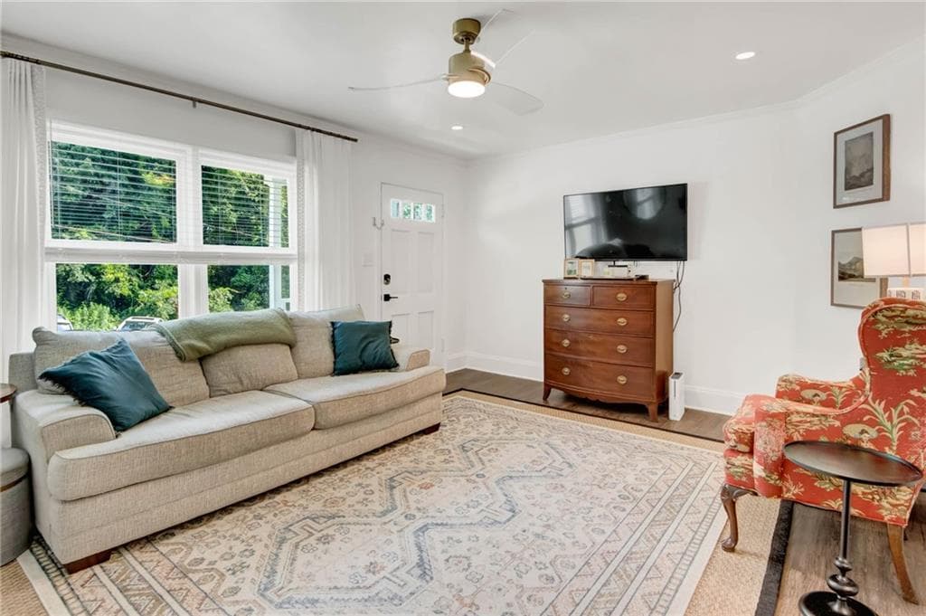 3 bedroom, 2 bathroom, 1,389 sq ft single family residence for sale at 3465 Woodlawn Circle, Tucker, GA 30084 — photo 5