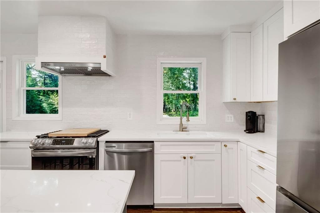 3 bedroom, 2 bathroom, 1,389 sq ft single family residence for sale at 3465 Woodlawn Circle, Tucker, GA 30084 — photo 7