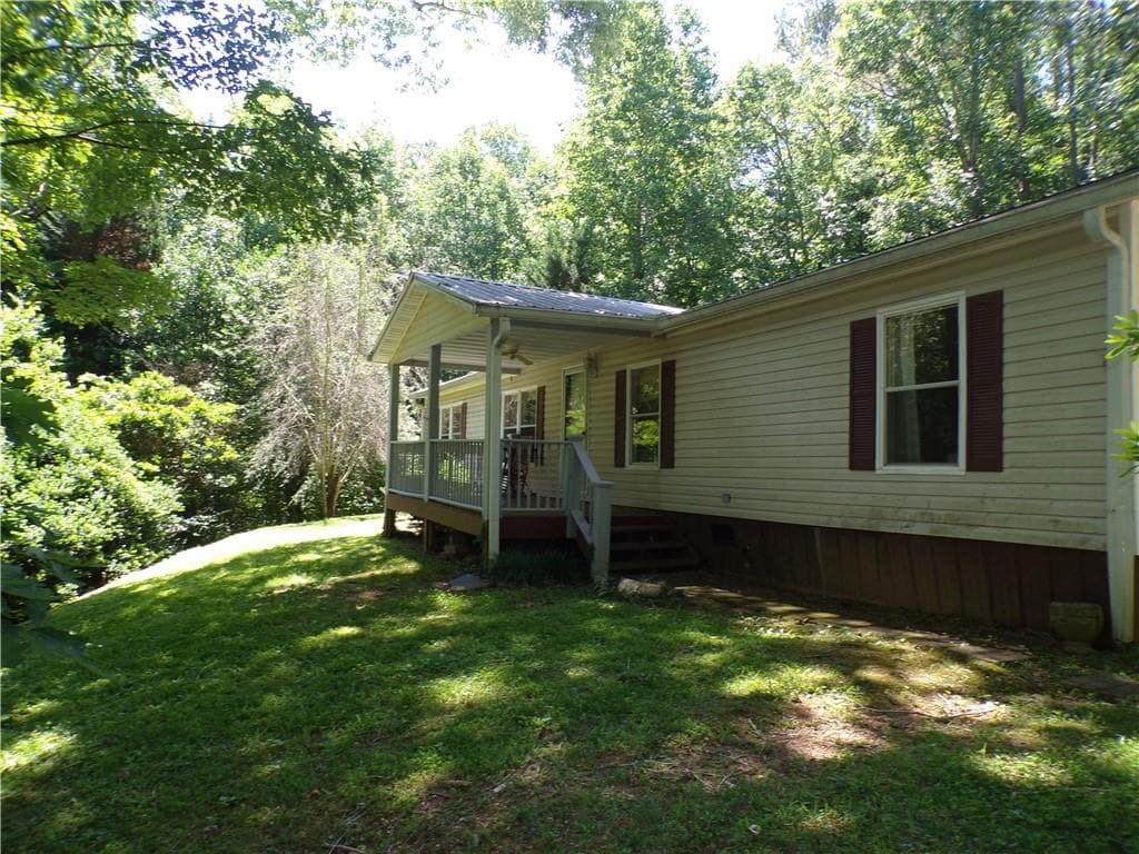 3 bedroom, 2 bathroom, 1,568 sq ft single family residence under contract at 1051 Old Talking Rock Road, Talking Rock, GA 30175 — photo 5