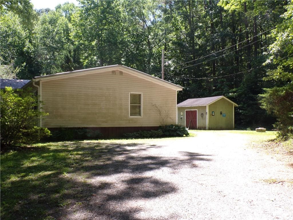 3 bedroom, 2 bathroom, 1,568 sq ft single family residence under contract at 1051 Old Talking Rock Road, Talking Rock, GA 30175 — photo 6