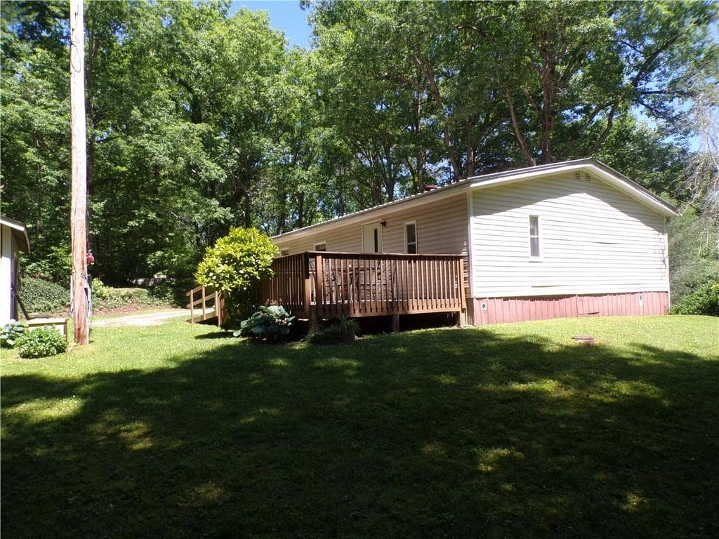 3 bedroom, 2 bathroom, 1,568 sq ft single family residence under contract at 1051 Old Talking Rock Road, Talking Rock, GA 30175 — photo 7