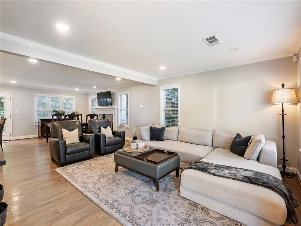 4 bedroom, 3 bathroom, 1,974 sq ft single family residence under contract at 530 Old Preston Trail, Johns Creek, GA 30022 — photo 2