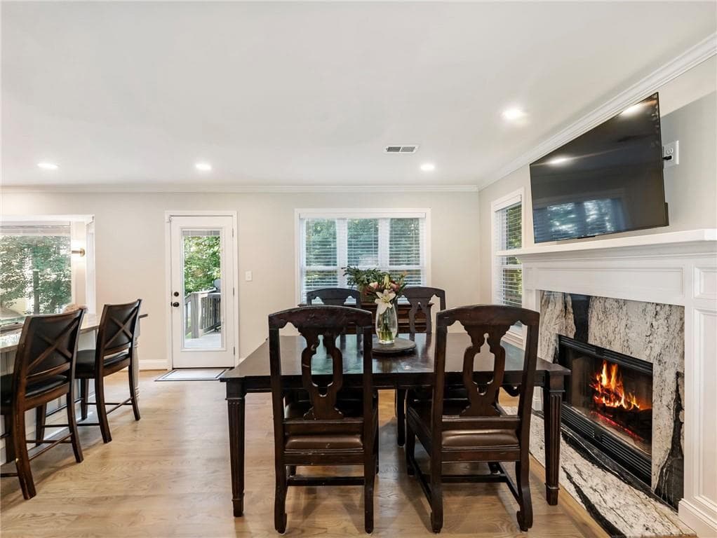 4 bedroom, 3 bathroom, 1,974 sq ft single family residence under contract at 530 Old Preston Trail, Johns Creek, GA 30022 — photo 5