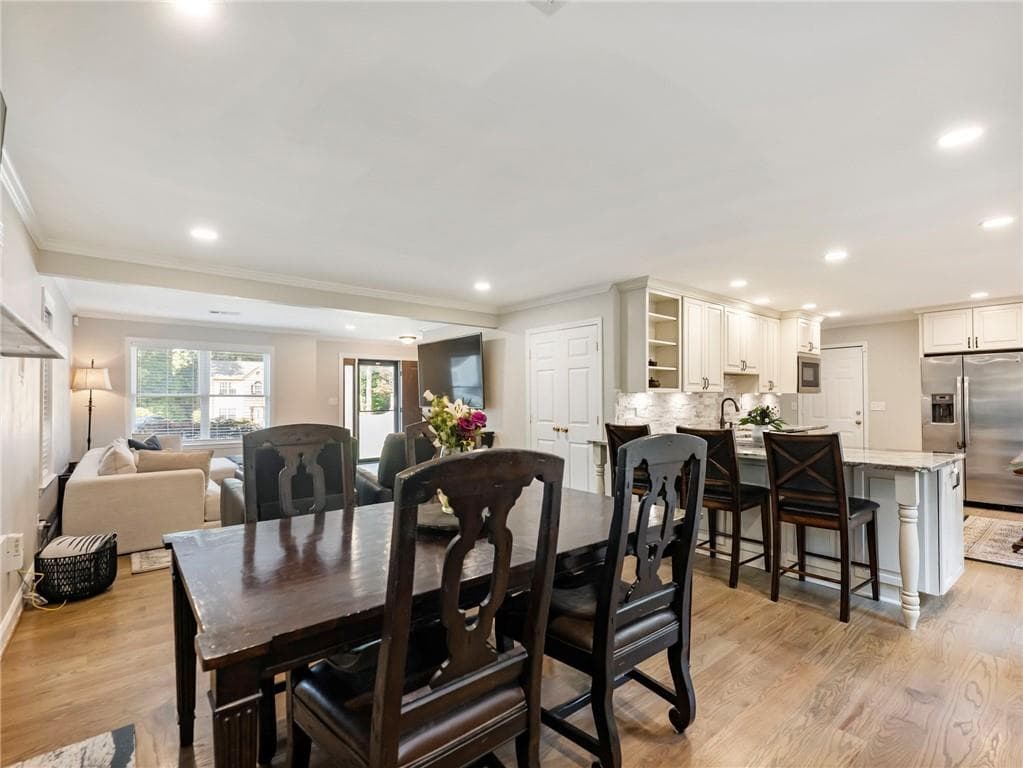 4 bedroom, 3 bathroom, 1,974 sq ft single family residence under contract at 530 Old Preston Trail, Johns Creek, GA 30022 — photo 6