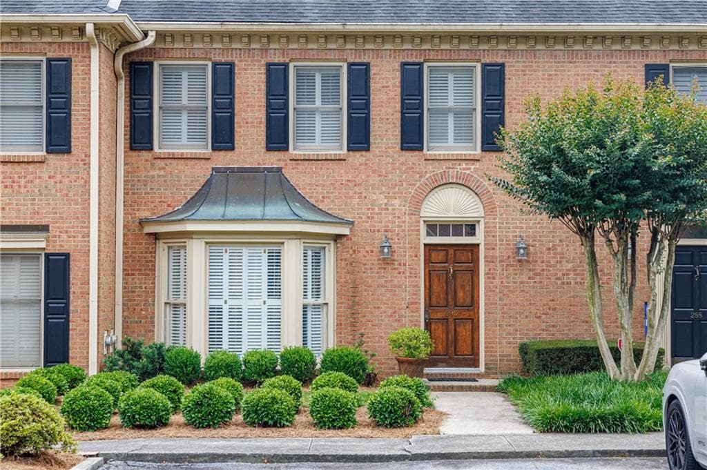2 bedroom, 3 bathroom townhouse sold at 290 Windsor Parkway, Atlanta, GA 30342