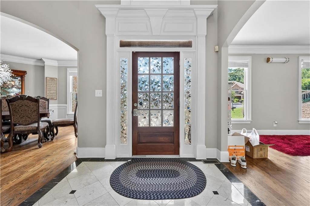 7 bedroom, 5 bathroom, 4,566 sq ft single family residence for sale at 585 Settles Brook Court, Suwanee, GA 30024 — photo 4