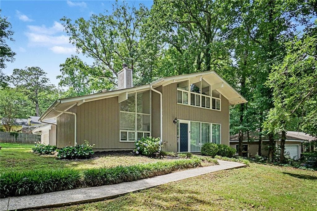 4 bedroom, 3 bathroom, 2,192 sq ft single family residence for sale at 350 Willow Glenn Court, Marietta, GA 30068 — photo 2