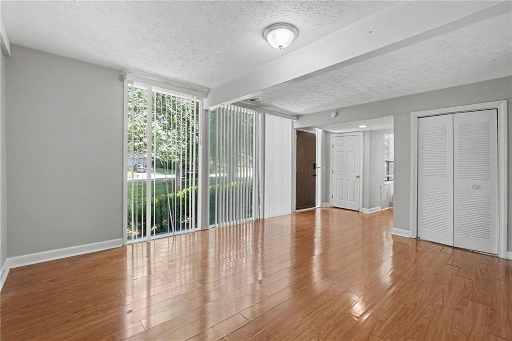 4 bedroom, 3 bathroom, 2,192 sq ft single family residence for sale at 350 Willow Glenn Court, Marietta, GA 30068 — photo 8