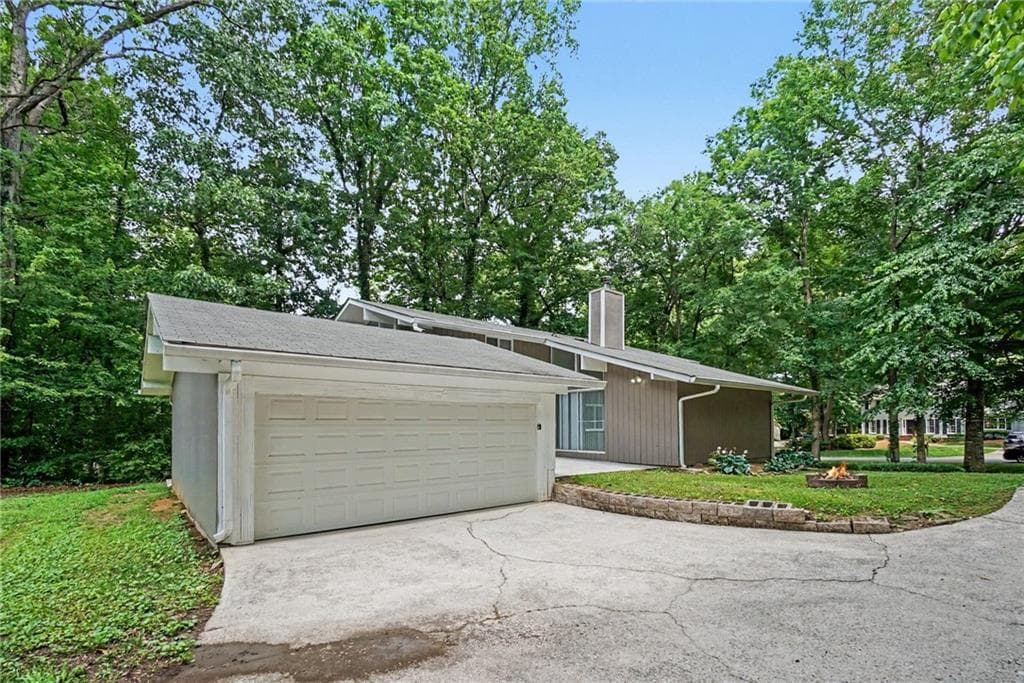 4 bedroom, 3 bathroom, 2,192 sq ft single family residence for sale at 350 Willow Glenn Court, Marietta, GA 30068