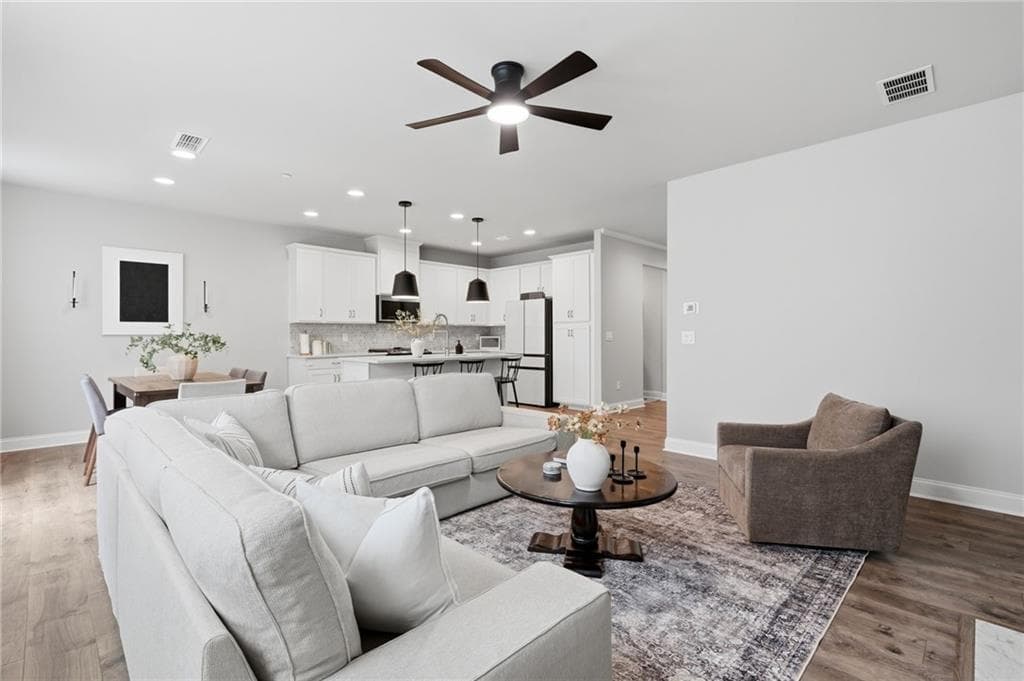 3 bedroom, 3 bathroom, 2,141 sq ft townhouse for sale at 354 Hayden Circle, Woodstock, GA 30189 — photo 8