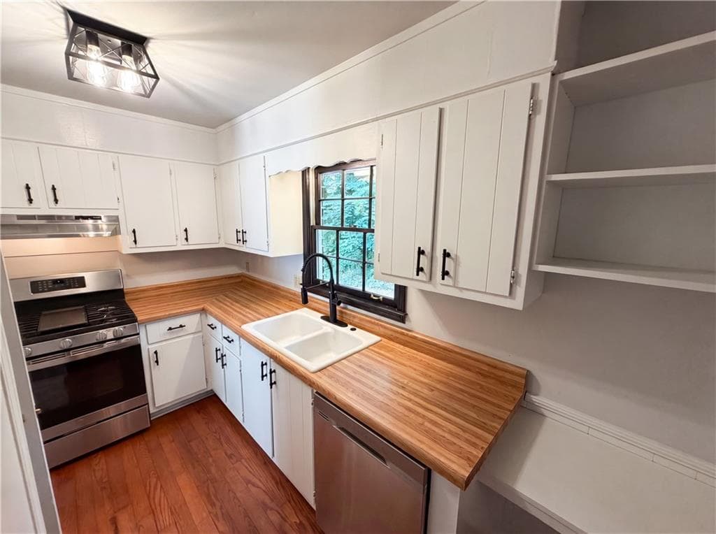 3 bedroom, 2 bathroom, 1,812 sq ft single family residence for sale at 1271 Seven Springs Circle, Marietta, GA 30068 — photo 2