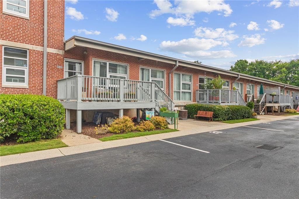 2 bedroom, 2 bathroom, 1,240 sq ft condominium sold at 806 Marcus Street 27, Atlanta, GA 30316