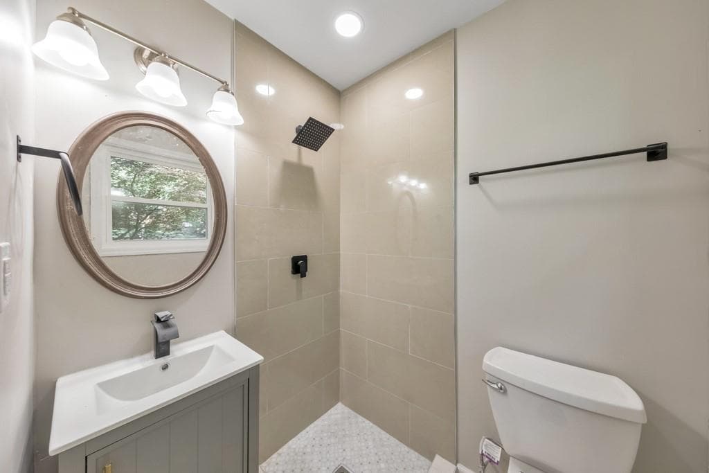 3 bedroom, 2 bathroom, 1,100 sq ft single family residence for sale at 2461 Sherwood Place, Marietta, GA 30008 — photo 5