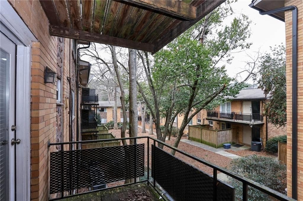 2 bedroom, 2 bathroom, 1,084 sq ft condominium for sale at 115 Biscayne Drive A9, Atlanta, GA 30309 — photo 5