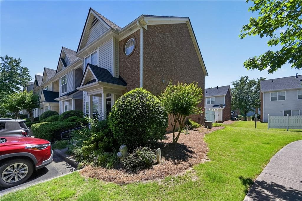 2 bedroom, 3 bathroom, 1,260 sq ft condominium for sale at 801 Old Peachtree Road 44, Suwanee, GA 30024 — photo 2