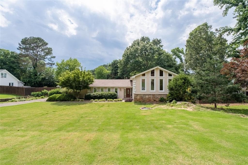 4 bedroom, 3 bathroom, 3,308 sq ft single family residence for sale at 953 Hidden Hollow Drive, Marietta, GA 30068 — photo 2