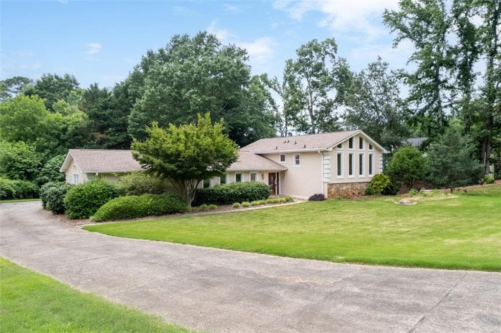 4 bedroom, 3 bathroom, 3,308 sq ft single family residence for sale at 953 Hidden Hollow Drive, Marietta, GA 30068 — photo 3