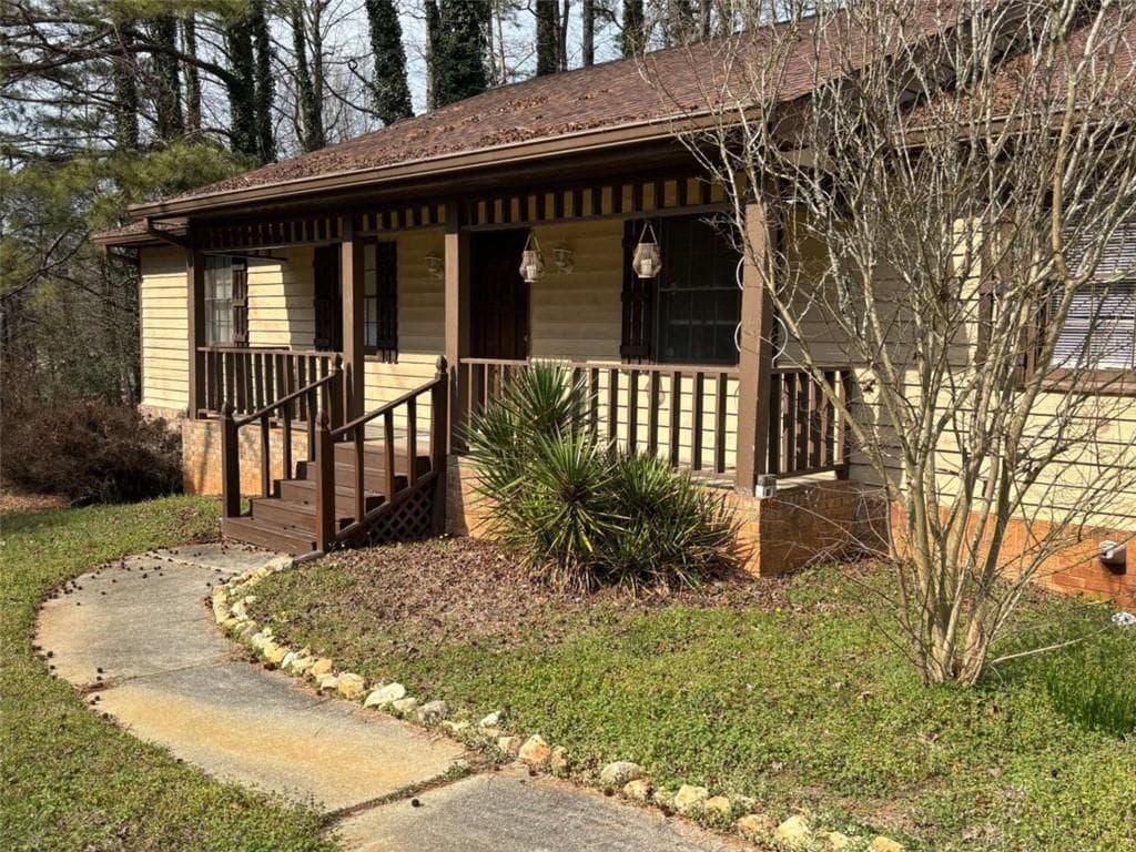 3 bedroom, 2 bathroom, 1,751 sq ft single family residence sold at 2781 brackenwood Drive, Snellville, GA 30039