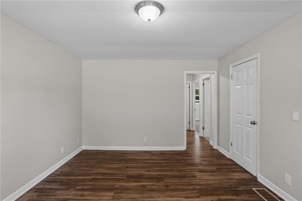 3 bedroom, 1 bathroom, 825 sq ft single family residence for sale at 748 Amber Place, Atlanta, GA 30331 — photo 6