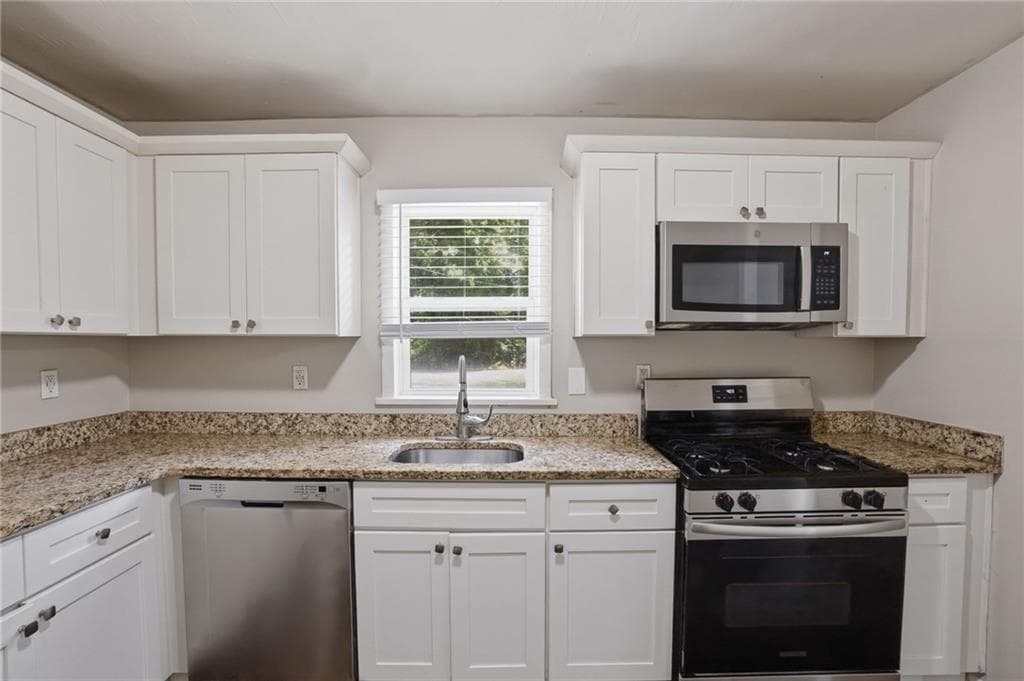3 bedroom, 1 bathroom, 825 sq ft single family residence for sale at 748 Amber Place, Atlanta, GA 30331 — photo 8
