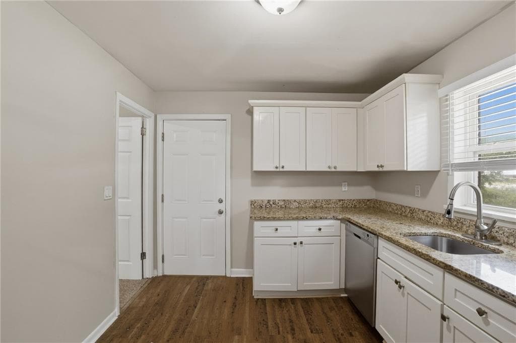 3 bedroom, 1 bathroom, 825 sq ft single family residence for sale at 748 Amber Place, Atlanta, GA 30331 — photo 9