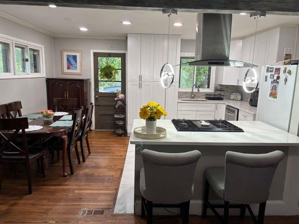 5 bedroom, 3 bathroom, 1,989 sq ft single family residence for sale at 3061 Jett Drive, Atlanta, GA 30340 — photo 3