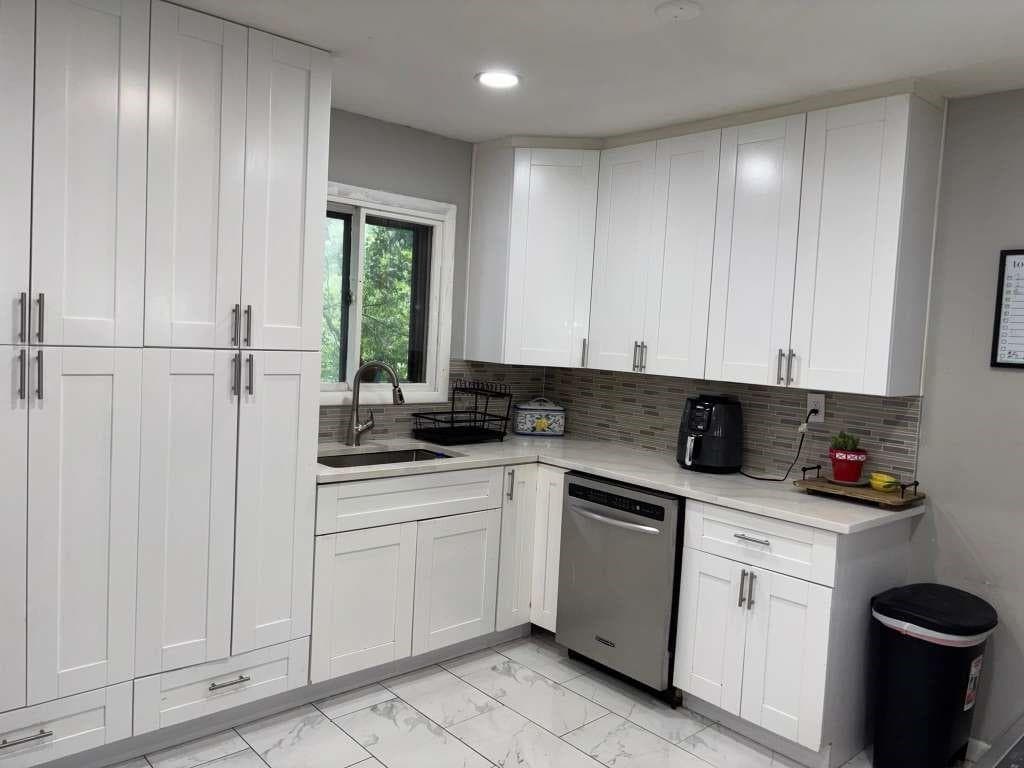 5 bedroom, 3 bathroom, 1,989 sq ft single family residence for sale at 3061 Jett Drive, Atlanta, GA 30340 — photo 6