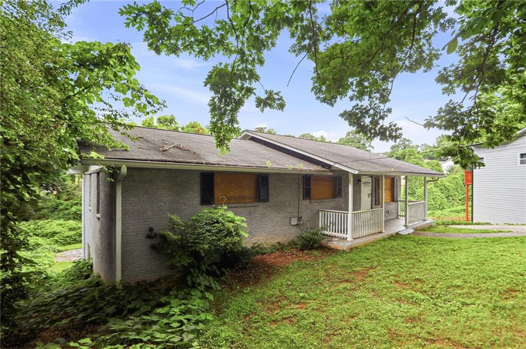 4 bedroom, 3 bathroom, 2,106 sq ft single family residence for sale at 2370 Tiffany Circle, Decatur, GA 30035 — photo 3