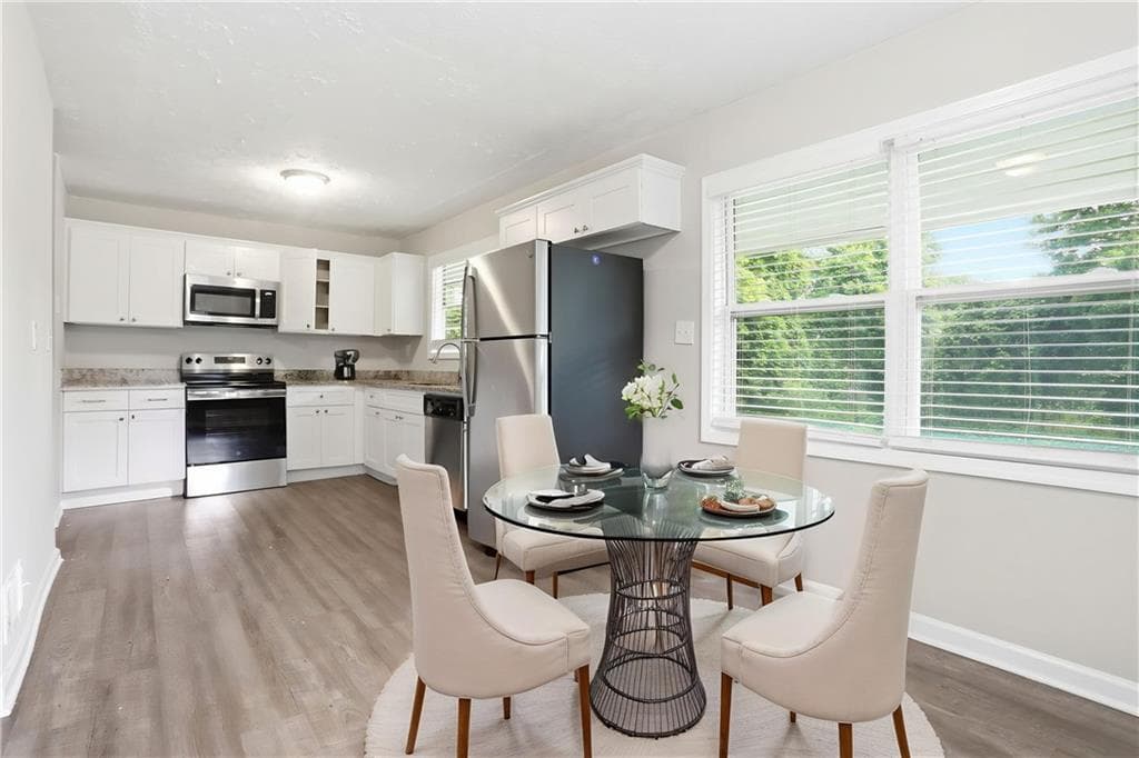 4 bedroom, 3 bathroom, 2,106 sq ft single family residence for sale at 2370 Tiffany Circle, Decatur, GA 30035 — photo 5