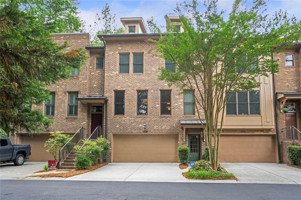 3 bedroom, 4 bathroom, 3,171 sq ft townhouse sold at 3344 Chestnut Woods Circle, Atlanta, GA 30340