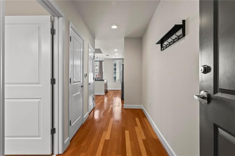 1 bedroom, 1 bathroom, 768 sq ft condominium for sale at 44 Peachtree Place 1628, Atlanta, GA 30309 — photo 4