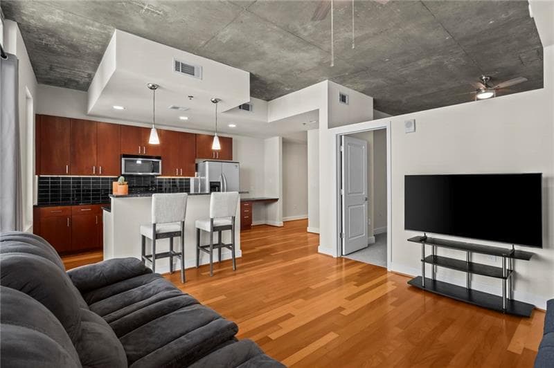 1 bedroom, 1 bathroom, 768 sq ft condominium for sale at 44 Peachtree Place 1628, Atlanta, GA 30309 — photo 5