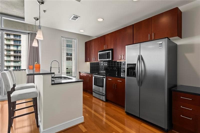 1 bedroom, 1 bathroom, 768 sq ft condominium for sale at 44 Peachtree Place 1628, Atlanta, GA 30309 — photo 8