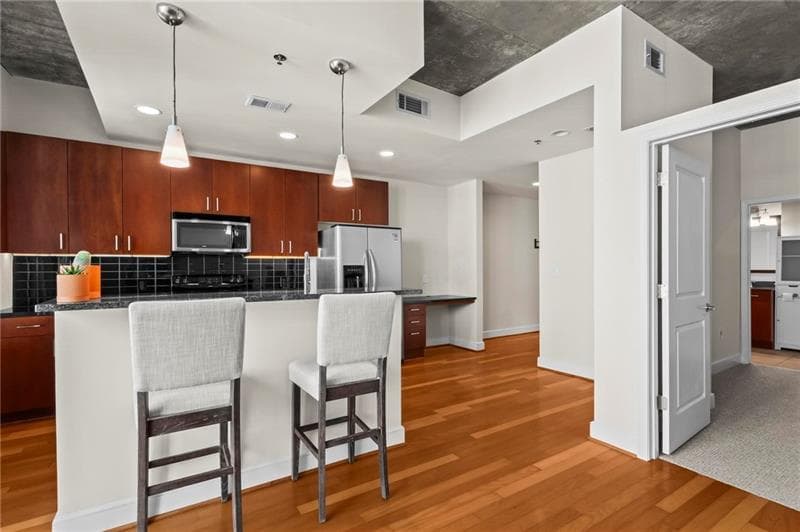 1 bedroom, 1 bathroom, 768 sq ft condominium for sale at 44 Peachtree Place 1628, Atlanta, GA 30309 — photo 9