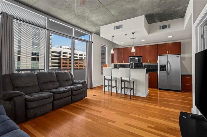1 bedroom, 1 bathroom, 768 sq ft condominium for sale at 44 Peachtree Place 1628, Atlanta, GA 30309 — photo 10
