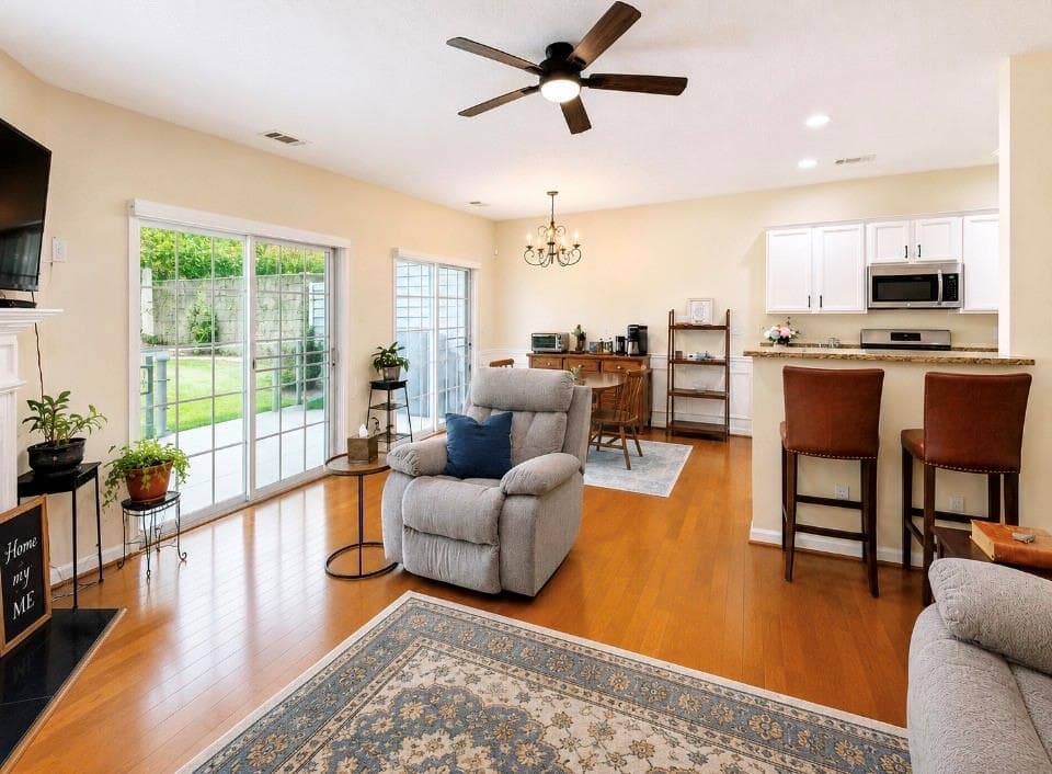 3 bedroom, 3 bathroom, 1,560 sq ft townhouse under contract at 3544 Lantern View Lane, Scottdale, GA 30079 — photo 4