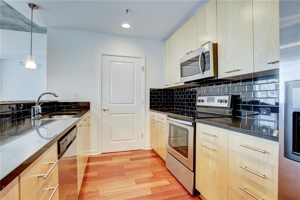 2 bedroom, 2 bathroom, 1,245 sq ft condominium for rent at 3324 Peachtree Road 1919, Atlanta, GA 30326 for $3,150 a month — photo 8